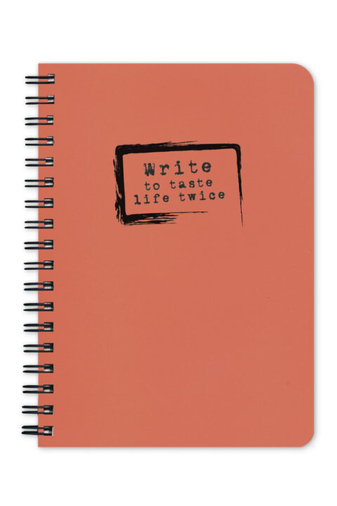 τετράδια με μονόχρωμο εξώφυλλο